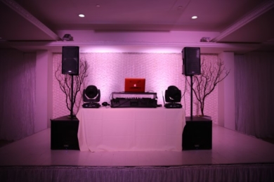 DJ-Entertainment-Tempoe-Entertainment-DJ-Table